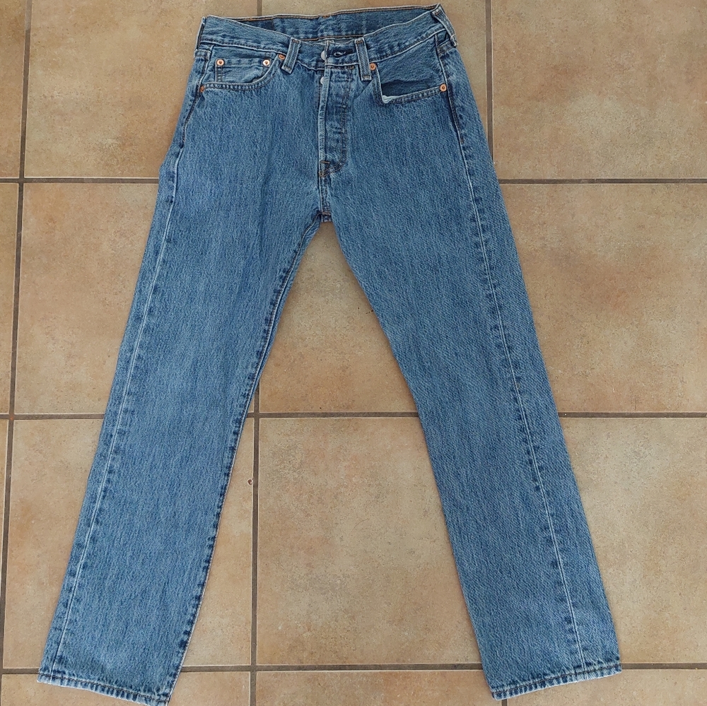 501 Levi's Medium Wash Denim Jeans